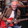 Peter Frampton Uses Alcoholics Anonymous Lessons to Keep Playing